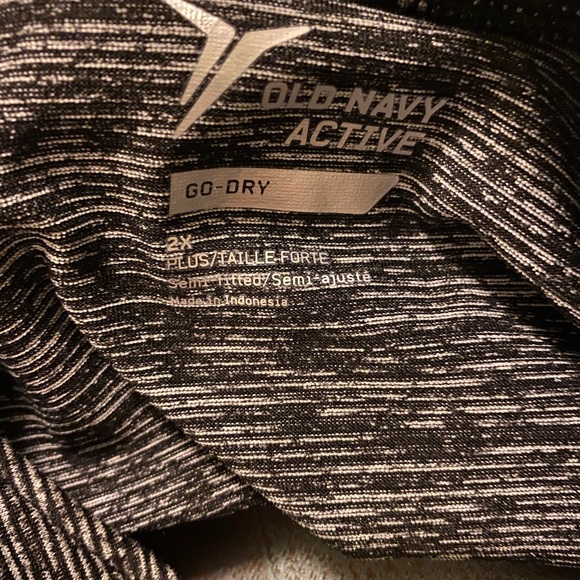 OLD NAVY ACTIVE TOP - Picture 2 of 2